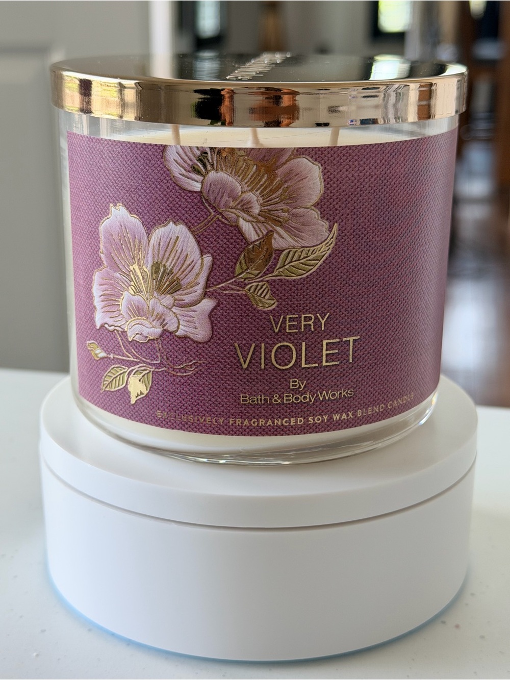 Bath & Body Works Very Violet 3-Wick Candle - NIB - Picture 4 of 5